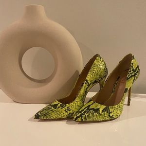 SCHUTZ SNAKE PRINT PUMPS! Neon green. So beautiful!!! NWT